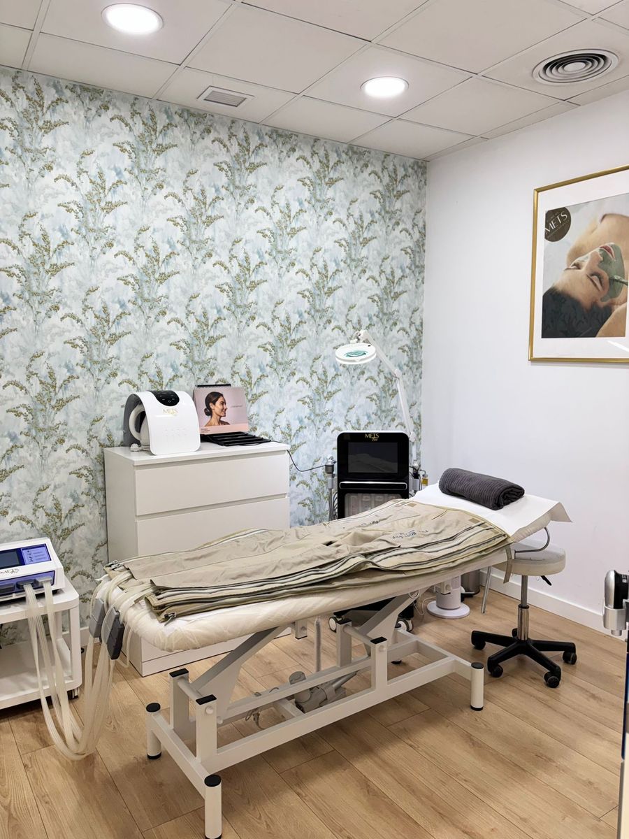 Cabina de presoterapia y aparatología de Clínica METS Antequera